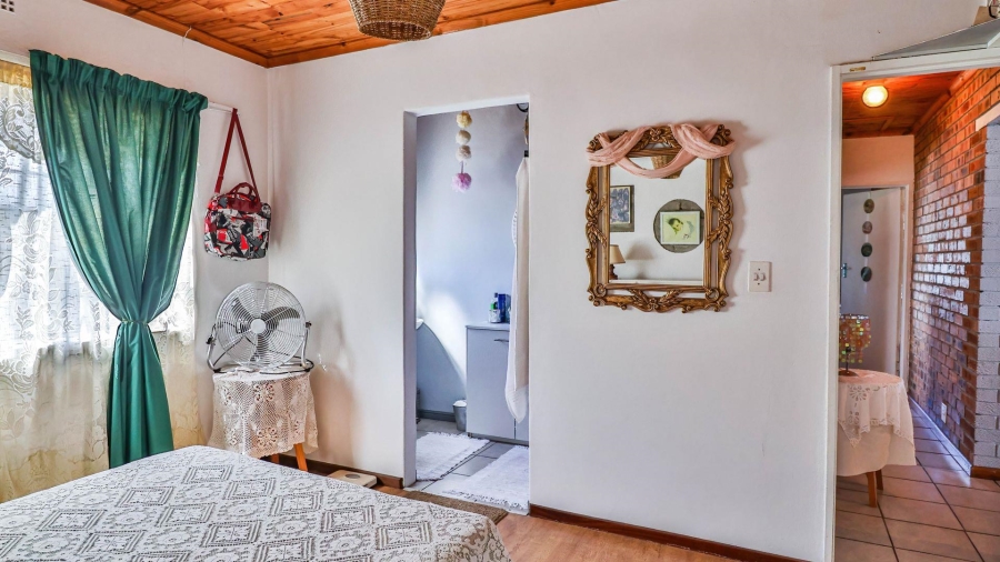 4 Bedroom Property for Sale in De Kelders Western Cape